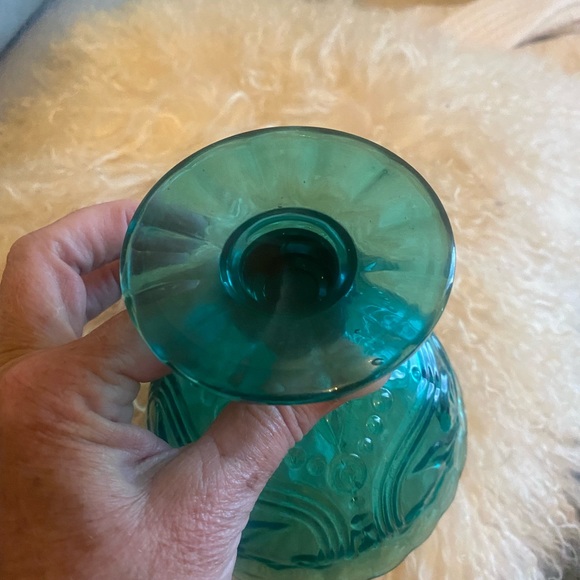 Vintage teal blue glass chalace dish approx 5 “ across and tall. - Picture 3 of 7